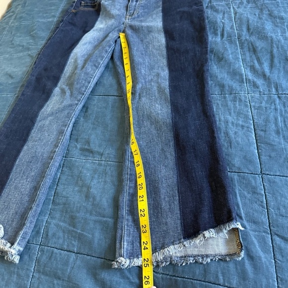CAbi Hi-low Crop Two Tone Jeans Size 10 - Picture 7 of 8